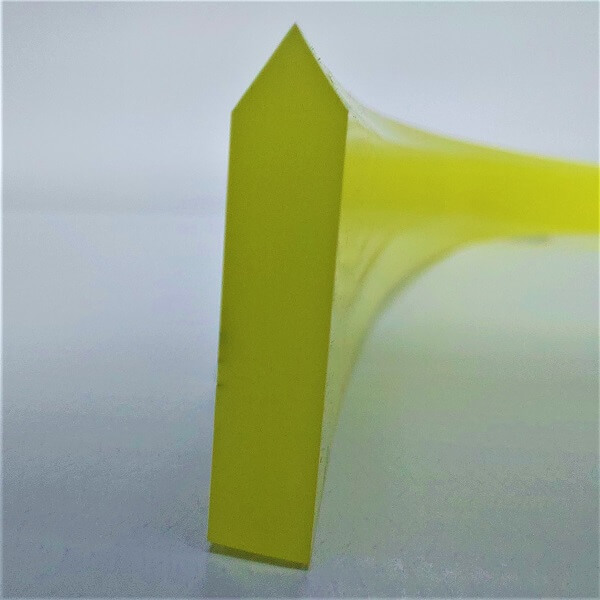 detalhe do perfil da tira de poliuretano amarela 70 sh